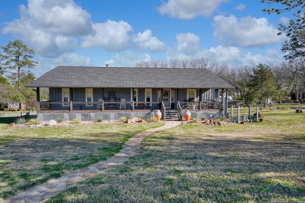303 Lakeview Dr, Hideaway, TX 75771