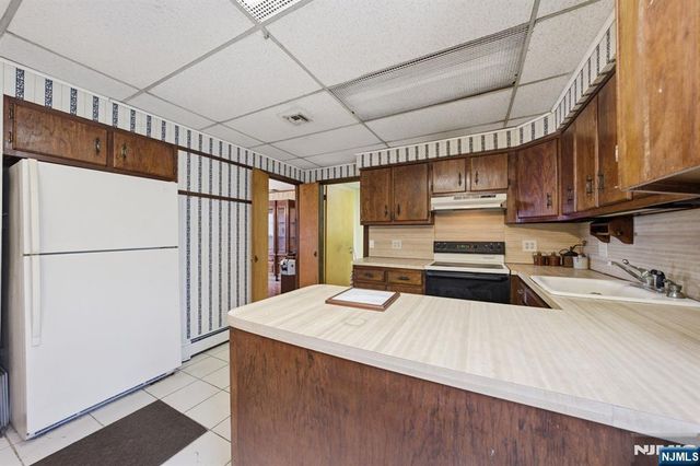 21 Landing Trail, Denville Township, NJ 07834