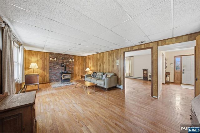 21 Landing Trail, Denville Township, NJ 07834