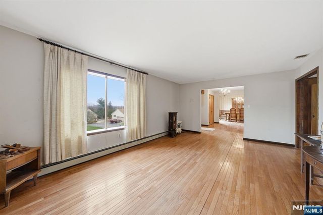 21 Landing Trail, Denville Township, NJ 07834