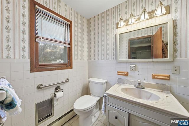 21 Landing Trail, Denville Township, NJ 07834