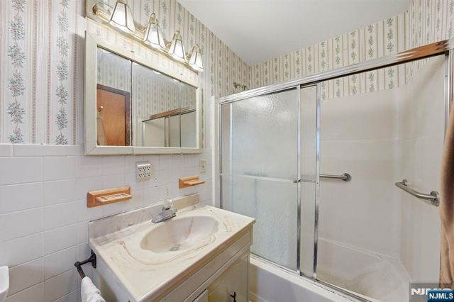 21 Landing Trail, Denville Township, NJ 07834