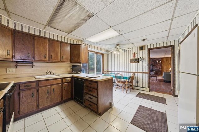 21 Landing Trail, Denville Township, NJ 07834