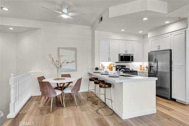 402 Bay Berry Pl, Encinitas, CA 92024