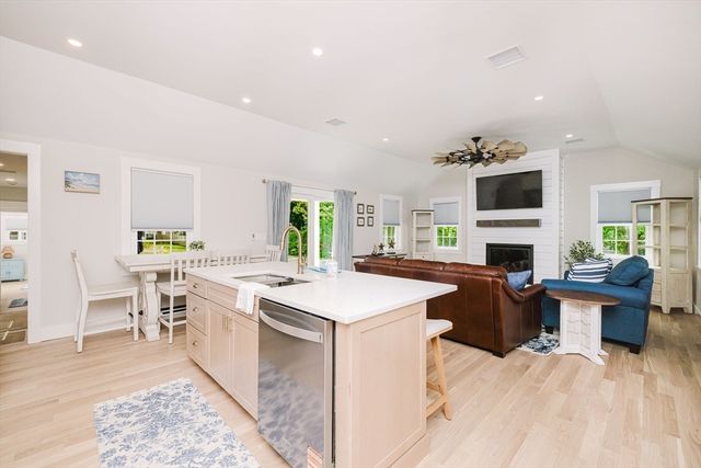 20 Pine St, Dennis, MA 02639