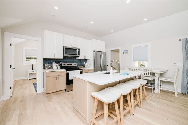 20 Pine St, Dennis, MA 02639