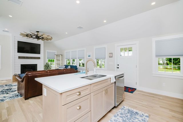 20 Pine St, Dennis, MA 02639