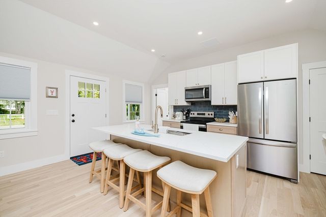 20 Pine St, Dennis, MA 02639