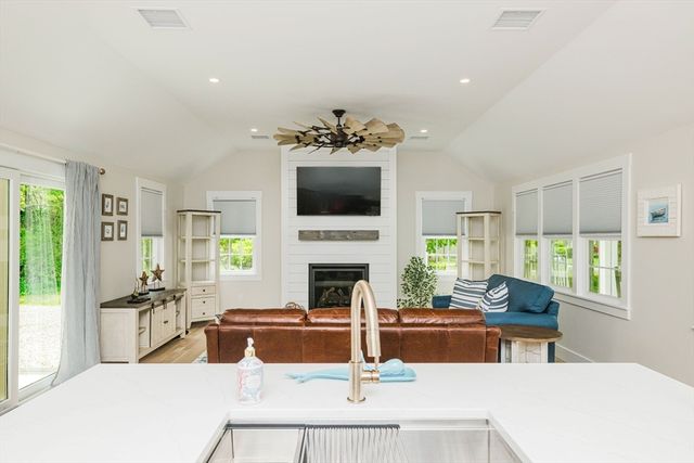 20 Pine St, Dennis, MA 02639