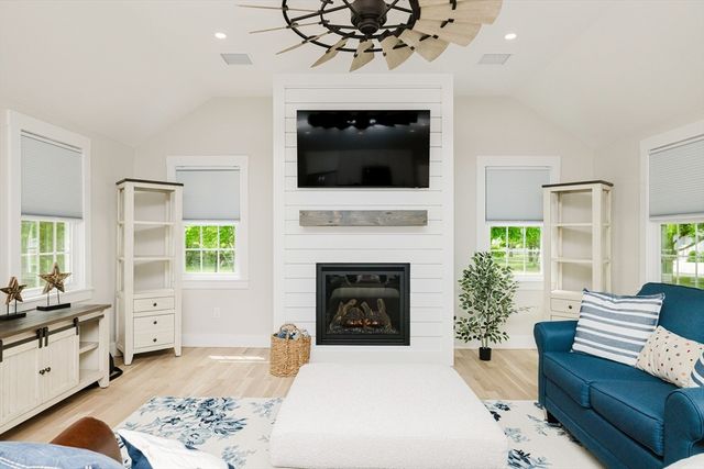 20 Pine St, Dennis, MA 02639