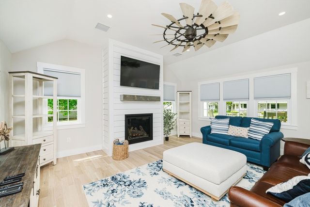 20 Pine St, Dennis, MA 02639