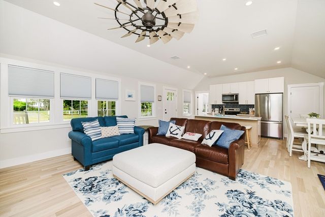 20 Pine St, Dennis, MA 02639