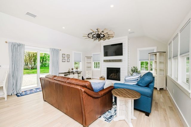 20 Pine St, Dennis, MA 02639