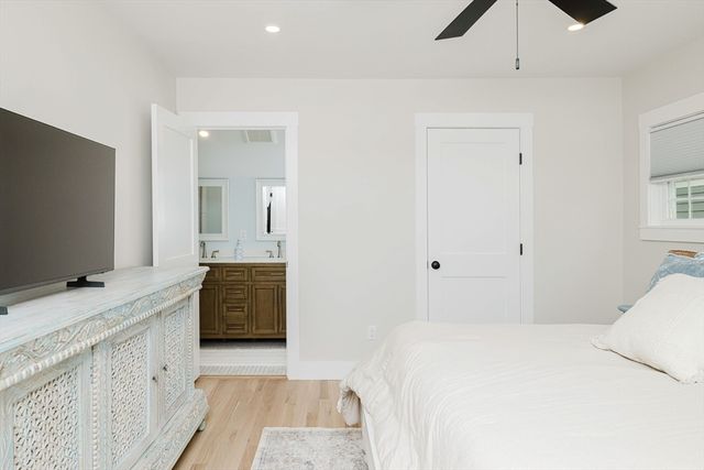 20 Pine St, Dennis, MA 02639