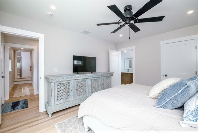20 Pine St, Dennis, MA 02639