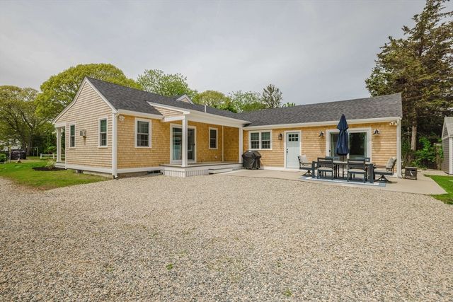 20 Pine St, Dennis, MA 02639