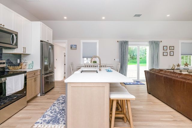 20 Pine St, Dennis, MA 02639