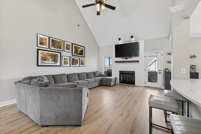 344 Oasis Ln, Clarksville, TN 37043