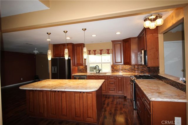 39105 Manzanita Drive, Palm Desert, CA 92260