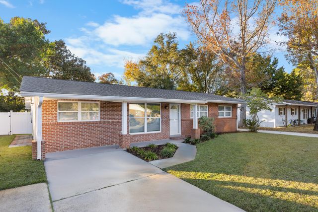 17 Mary Esther Drive, Mary Esther, FL 32569