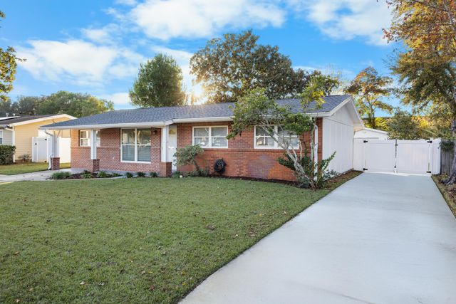 17 Mary Esther Drive, Mary Esther, FL 32569