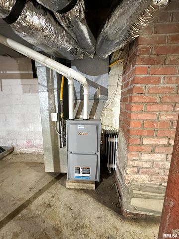 105 S 27TH Street, Herrin, IL 62948