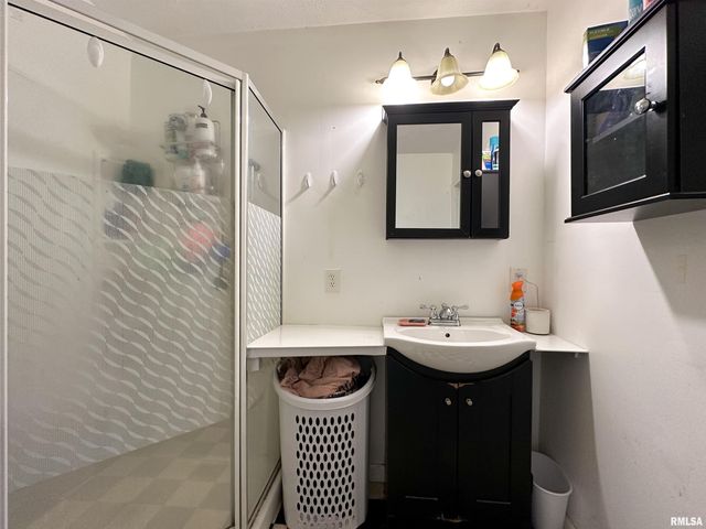 105 S 27TH Street, Herrin, IL 62948