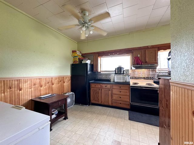 105 S 27TH Street, Herrin, IL 62948