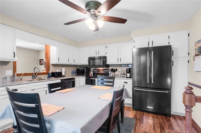 9760 Summerset Avenue NW, Uniontown, OH 44685