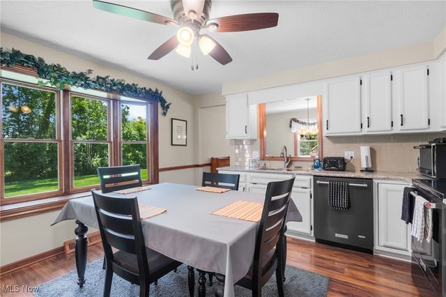 9760 Summerset Avenue NW, Uniontown, OH 44685