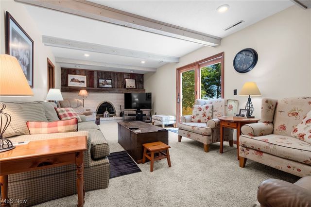 9760 Summerset Avenue NW, Uniontown, OH 44685