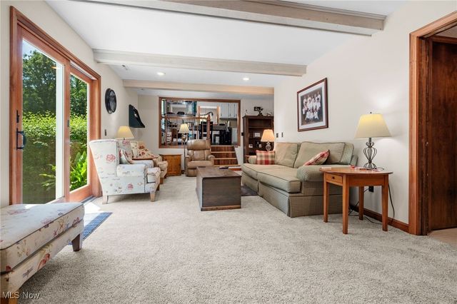 9760 Summerset Avenue NW, Uniontown, OH 44685