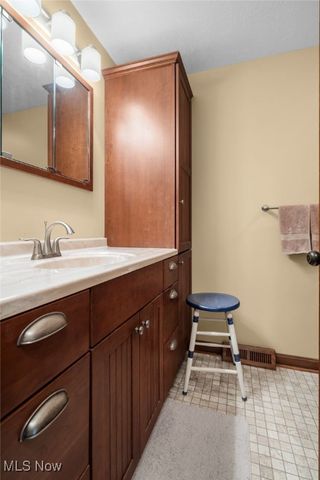 9760 Summerset Avenue NW, Uniontown, OH 44685