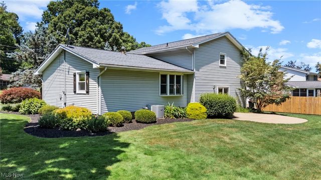 9760 Summerset Avenue NW, Uniontown, OH 44685