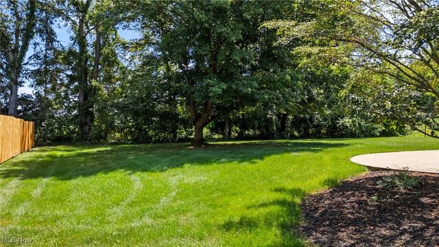 9760 Summerset Avenue NW, Uniontown, OH 44685