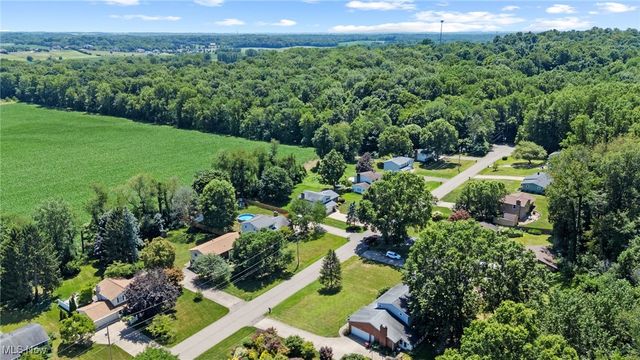 9760 Summerset Avenue NW, Uniontown, OH 44685