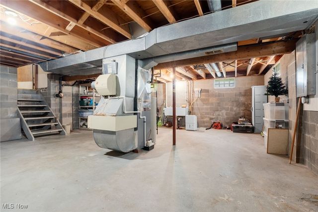 9760 Summerset Avenue NW, Uniontown, OH 44685