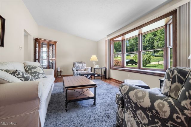 9760 Summerset Avenue NW, Uniontown, OH 44685