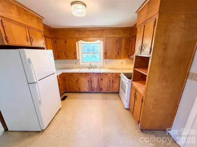 8901 Hood Road, Charlotte, NC 28215