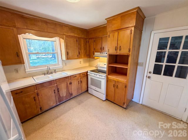 8901 Hood Road, Charlotte, NC 28215