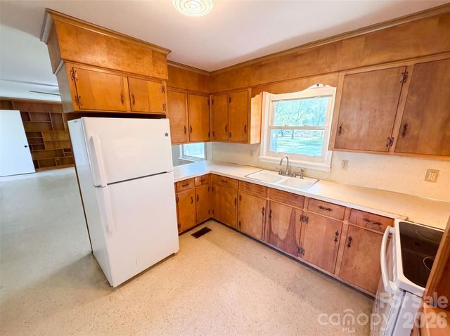 8901 Hood Road, Charlotte, NC 28215