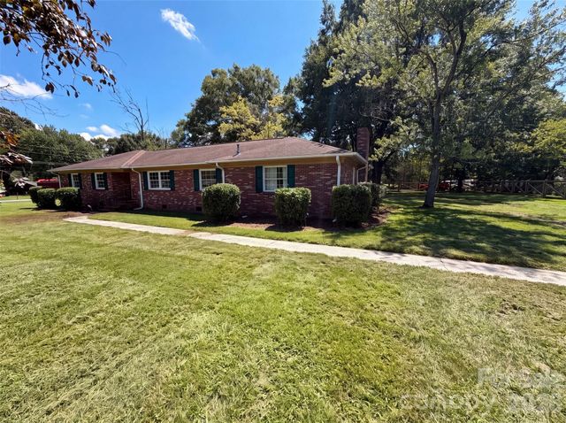 8901 Hood Road, Charlotte, NC 28215