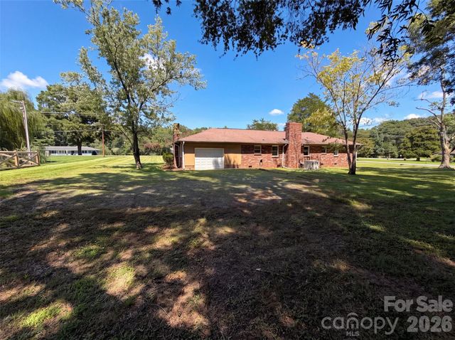 8901 Hood Road, Charlotte, NC 28215