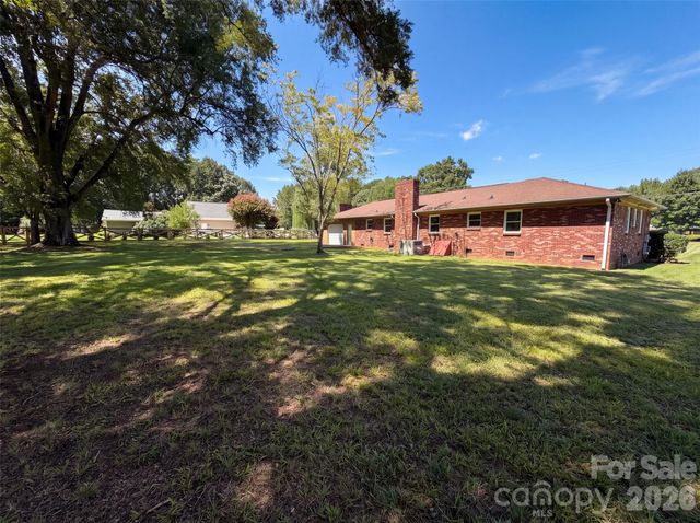 8901 Hood Road, Charlotte, NC 28215