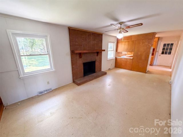 8901 Hood Road, Charlotte, NC 28215