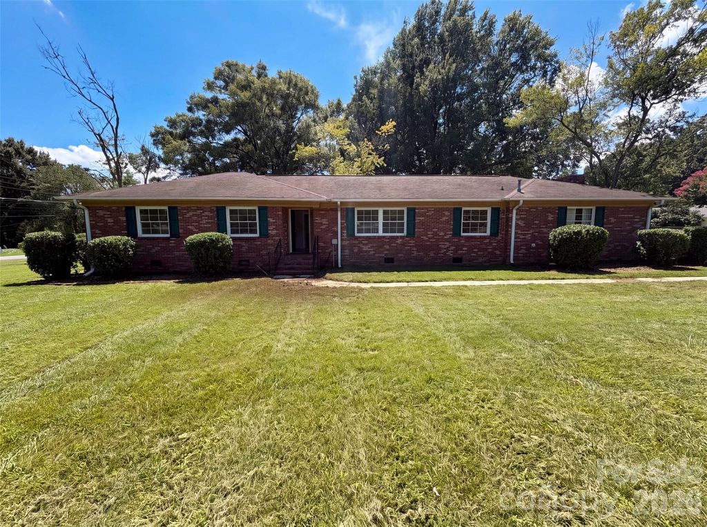 8901 Hood Road, Charlotte, NC 28215