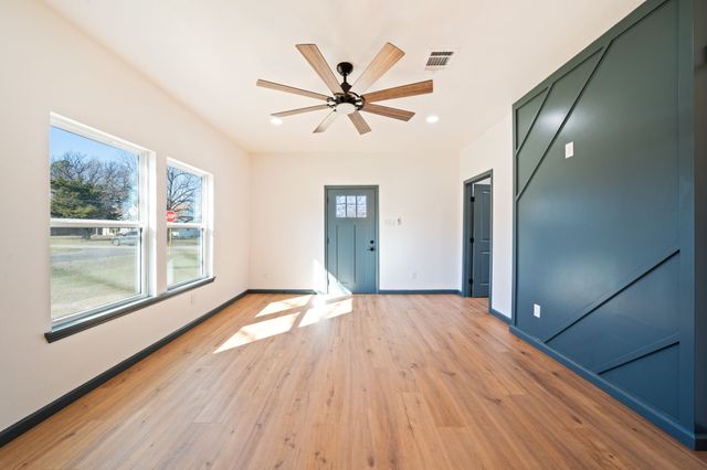 801 E Brown Street, Ennis, TX 75119