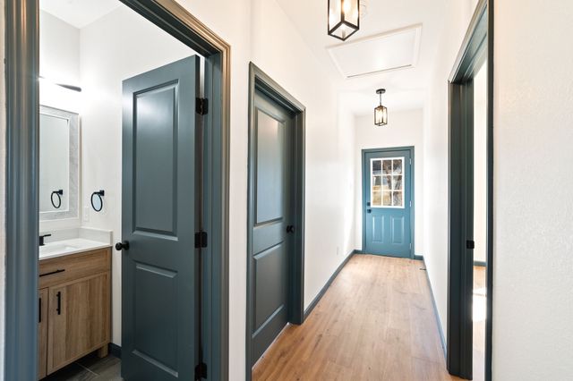 801 E Brown Street, Ennis, TX 75119