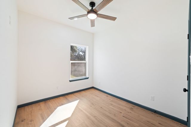 801 E Brown Street, Ennis, TX 75119