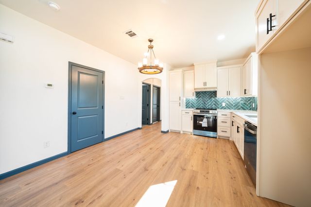 801 E Brown Street, Ennis, TX 75119